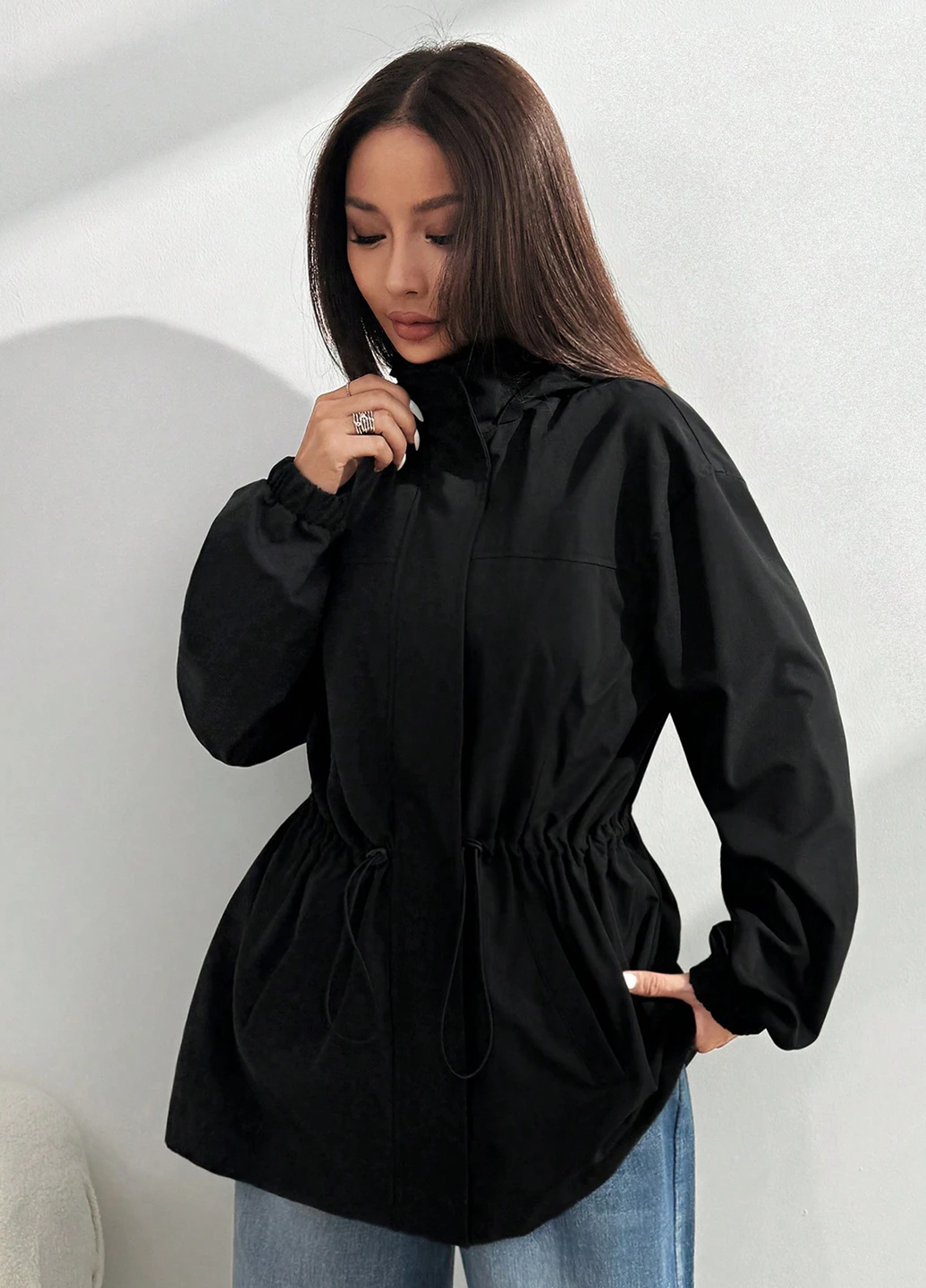 Черная демисезонная куртка SHEIN