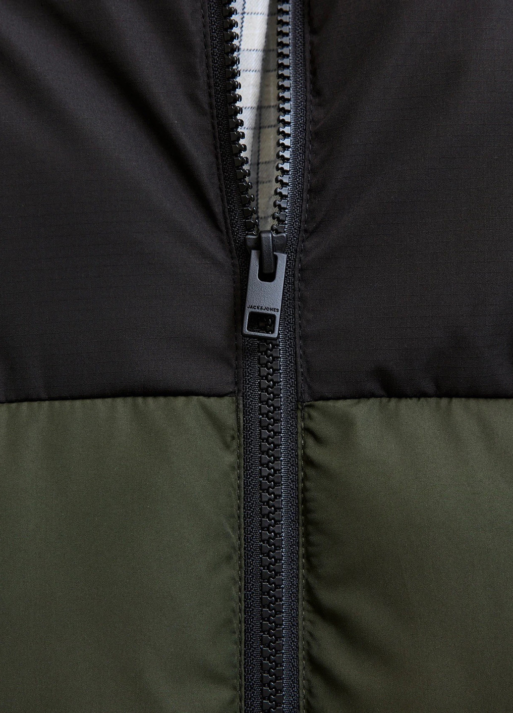Оливкова (хакі) демісезонна куртка Jack & Jones