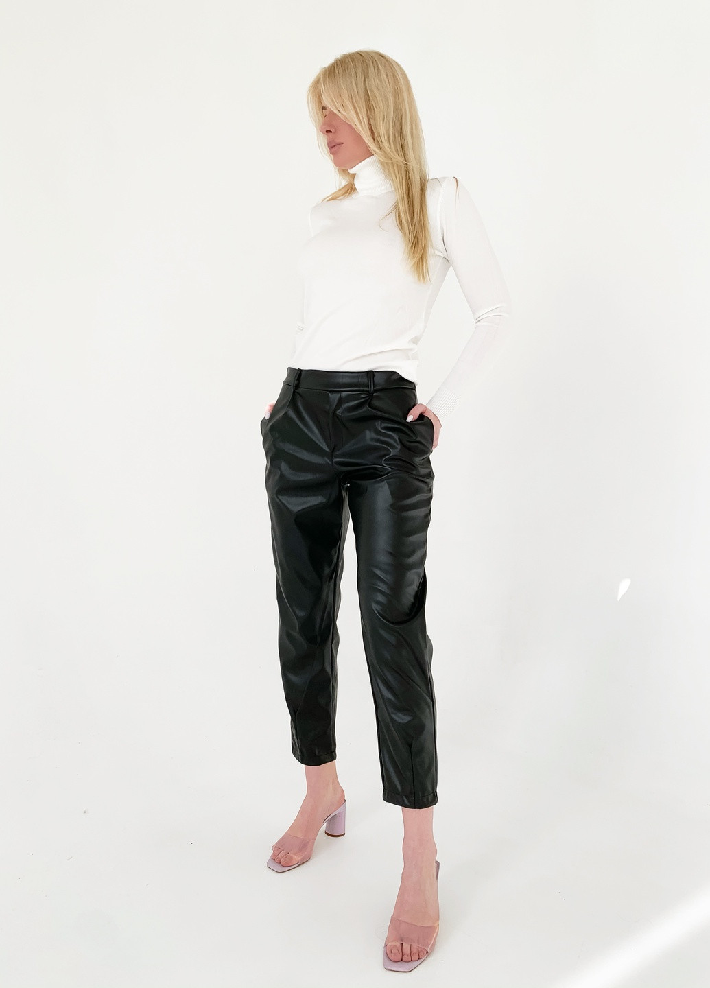 Черные классические зимние зауженные, прямые, классические, укороченные брюки Jolie