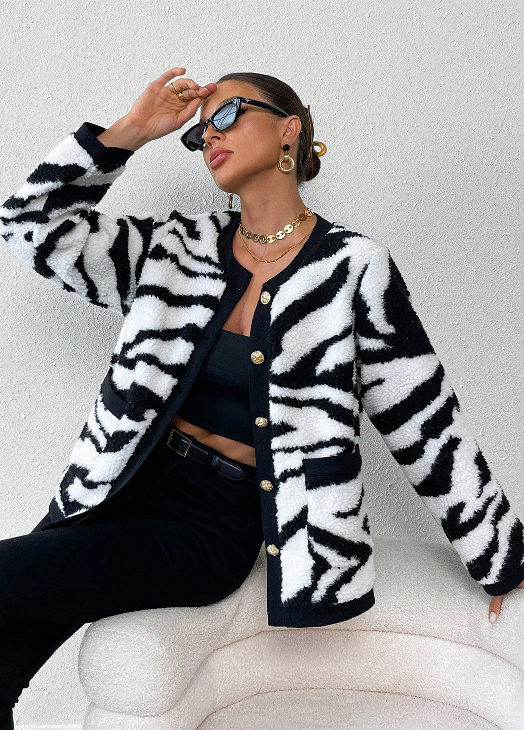 Чорно-біла демісезонна куртка SHEIN