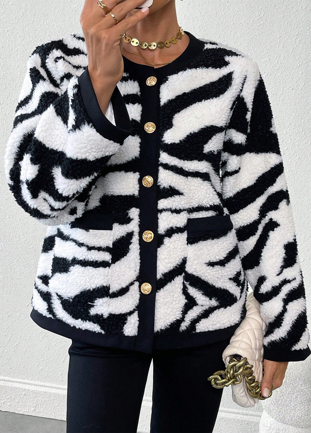 Чорно-біла демісезонна куртка SHEIN