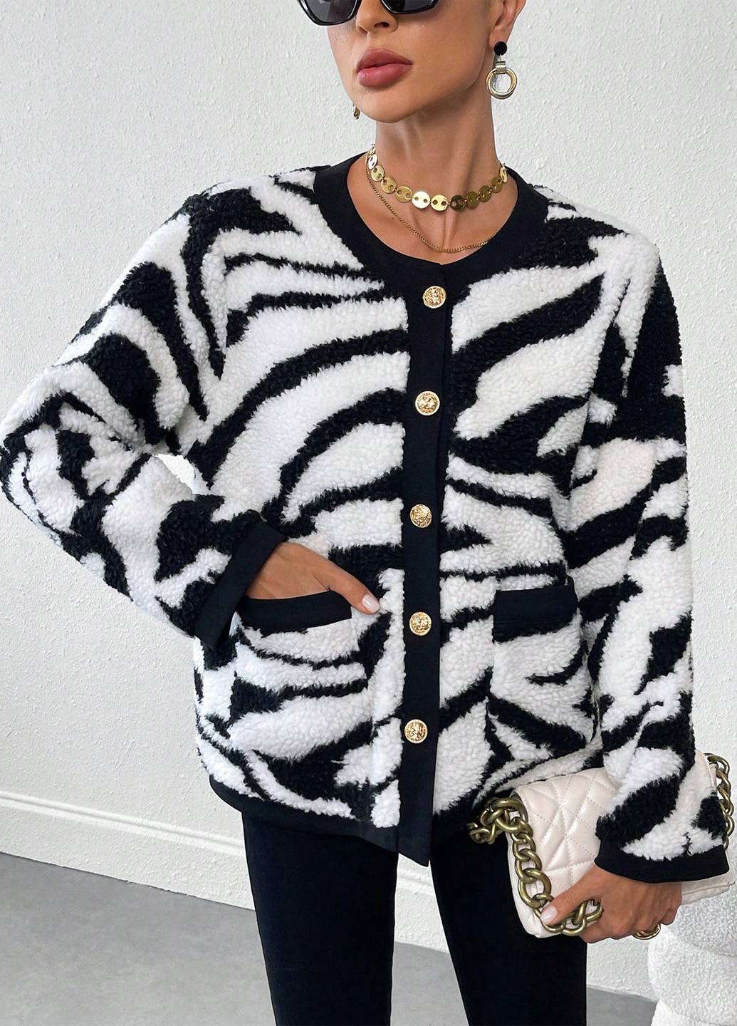 Чорно-біла демісезонна куртка SHEIN