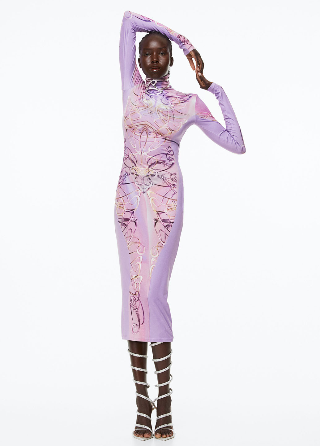 Сиреневое кэжуал платье силуэтная, платье-водолазка, с открытой спиной H&M с рисунком