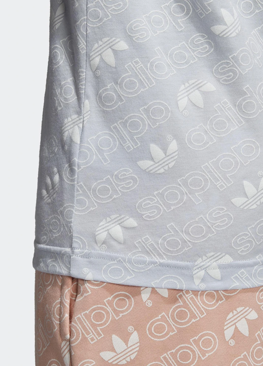 Світло-сіра футболка з коротким рукавом adidas