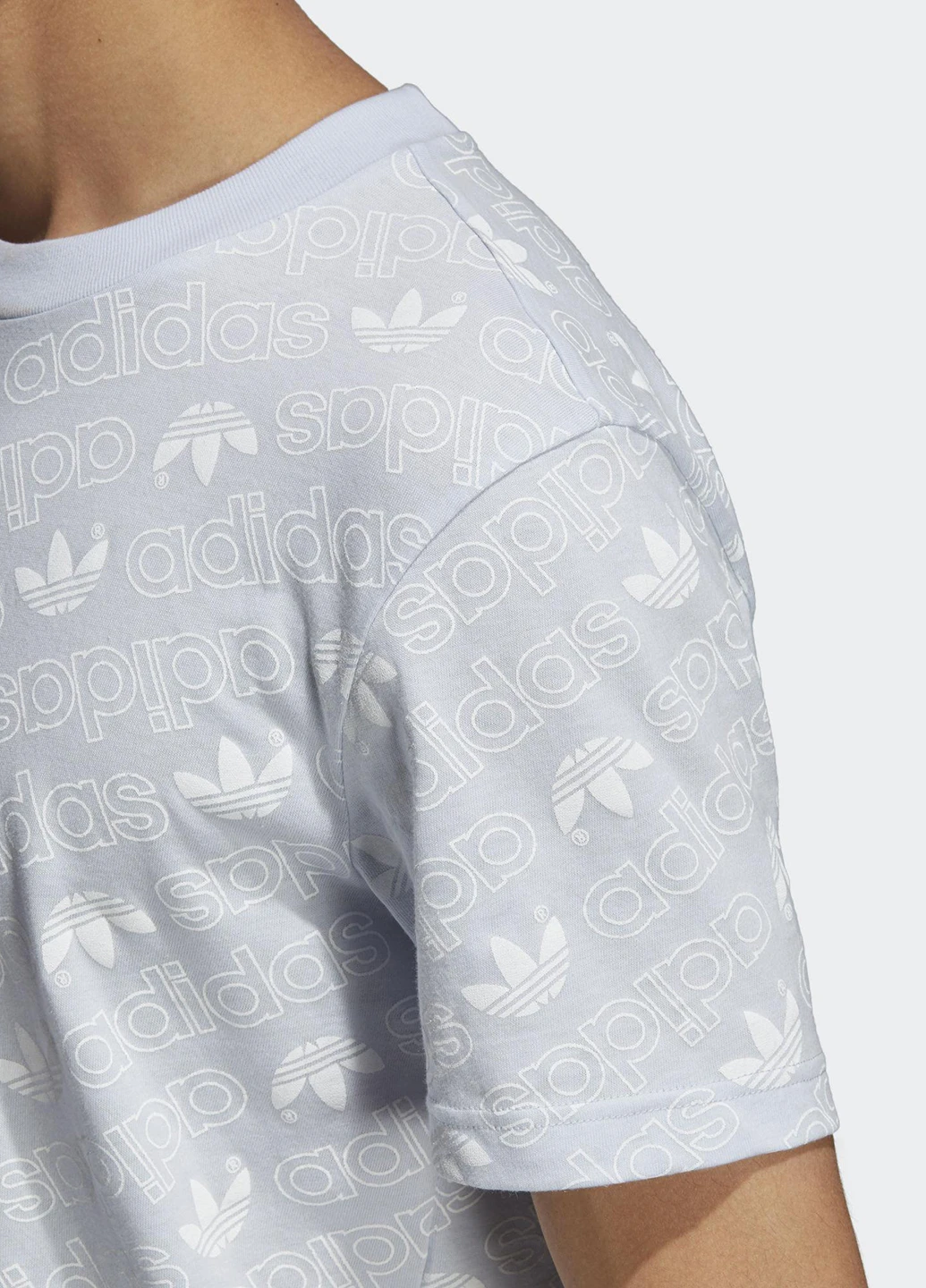 Світло-сіра футболка з коротким рукавом adidas