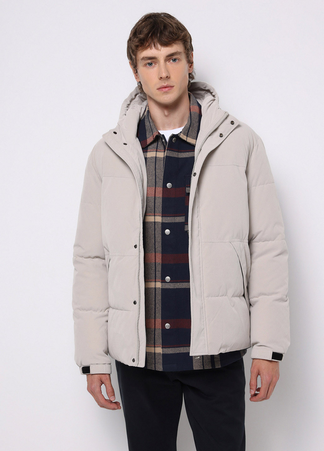 Бежевая зимняя куртка Colin's