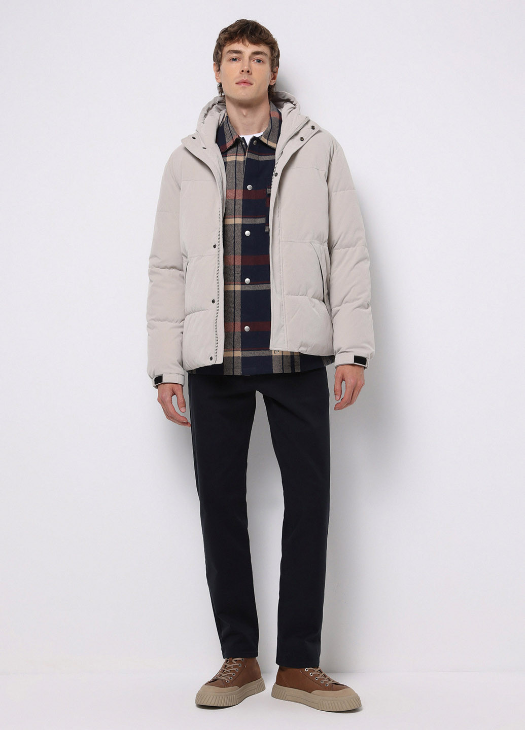 Бежевая зимняя куртка Colin's