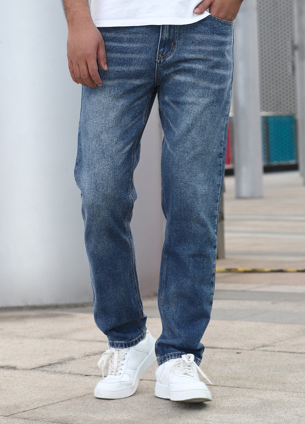 Синие демисезонные регюлар фит джинсы SHEIN