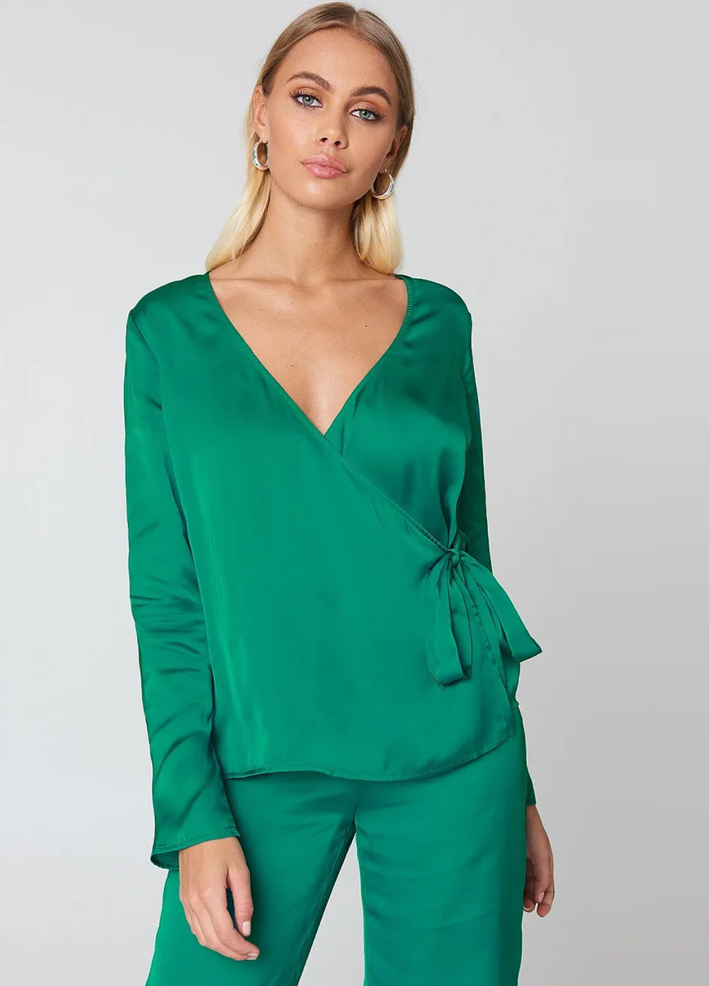 Зелена демісезонна блуза на запах NA-KD