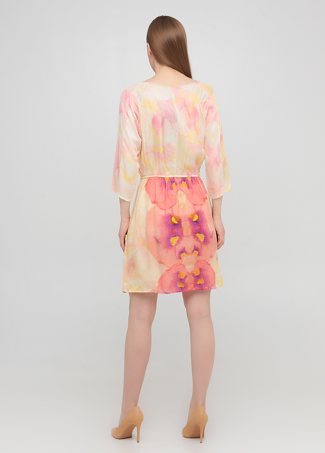 Персиковое кэжуал платье bl-nk с абстрактным узором