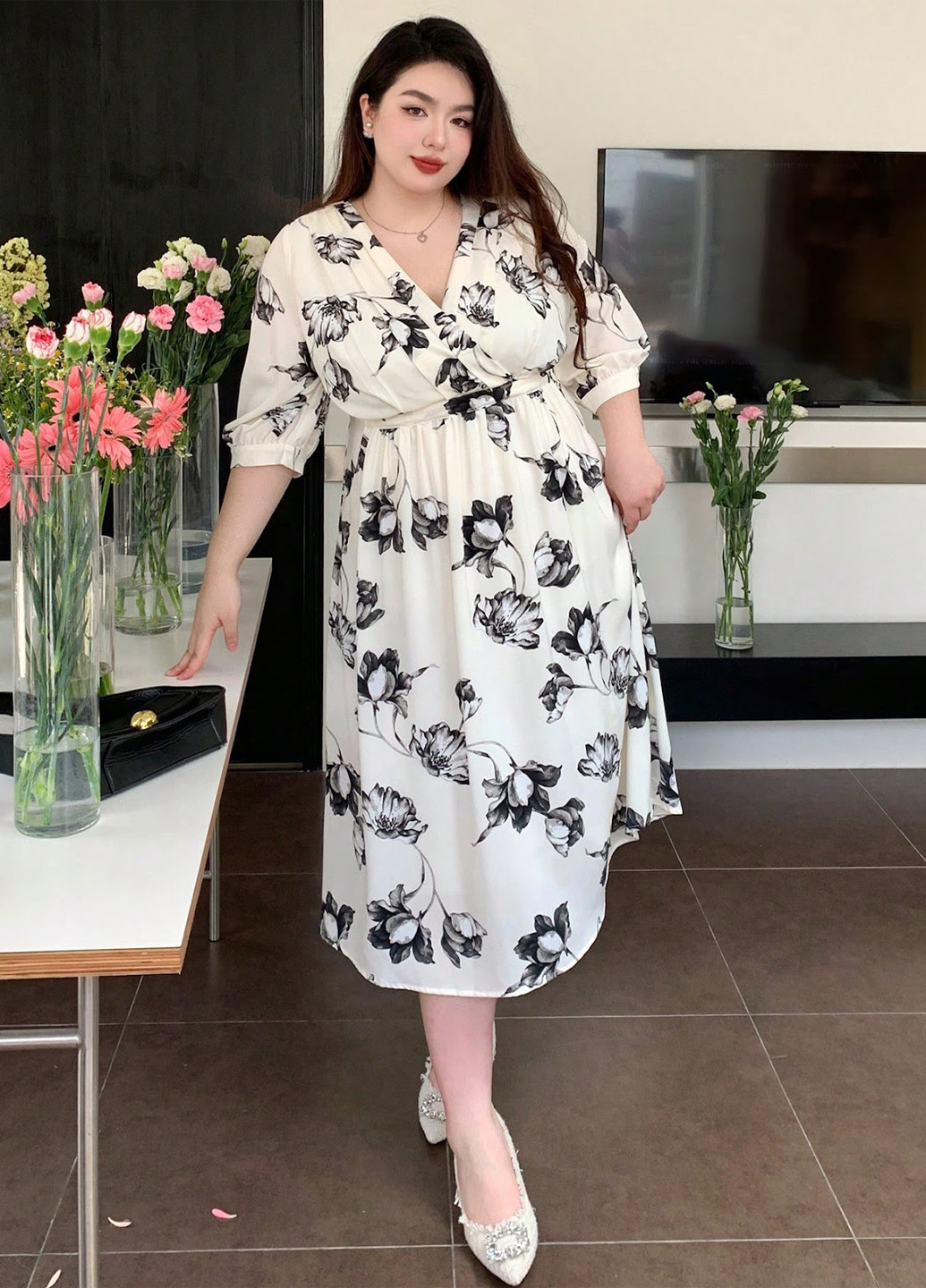 Білий кежуал сукня на запах SHEIN з квітковим принтом
