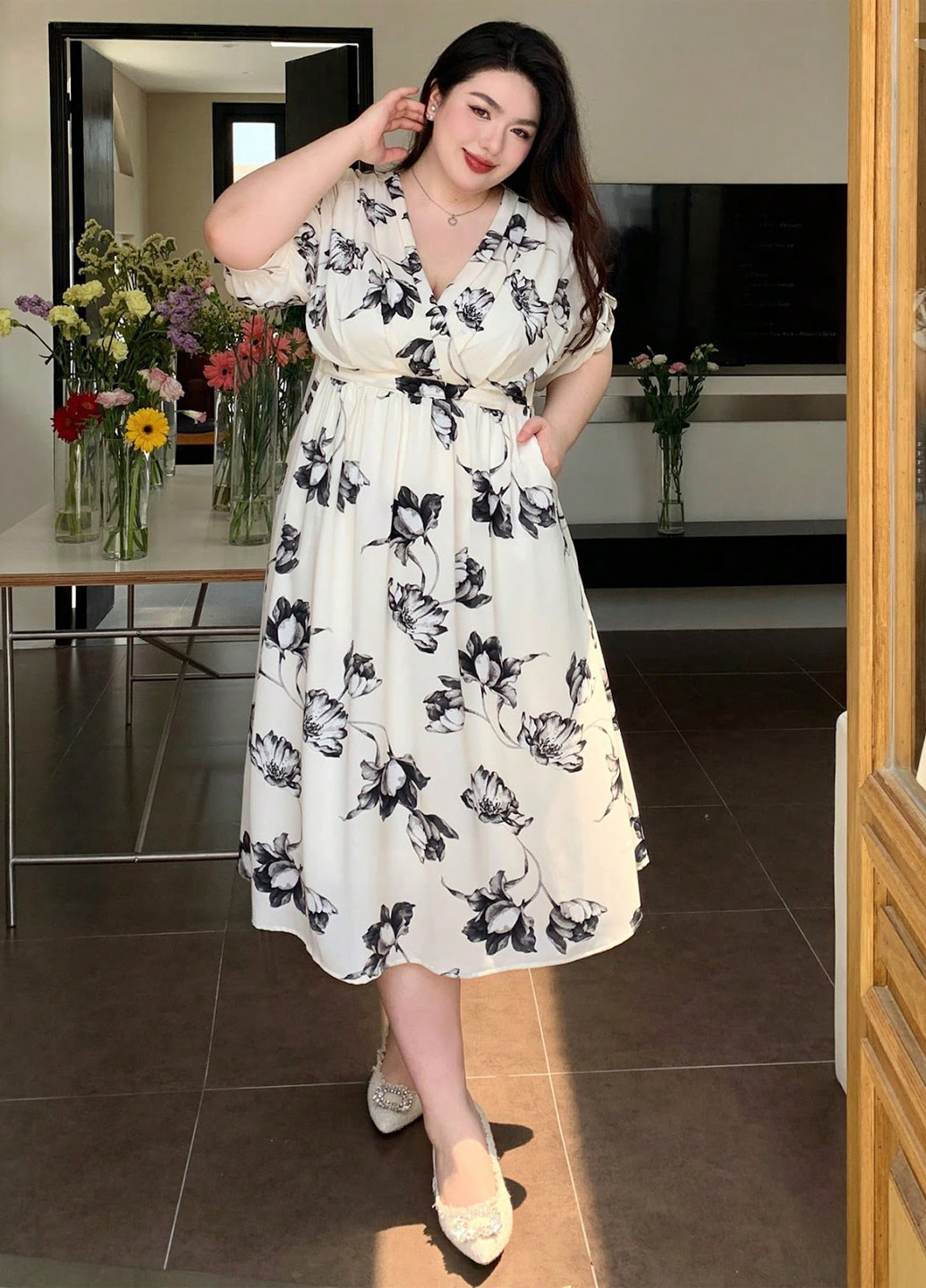 Білий кежуал сукня на запах SHEIN з квітковим принтом