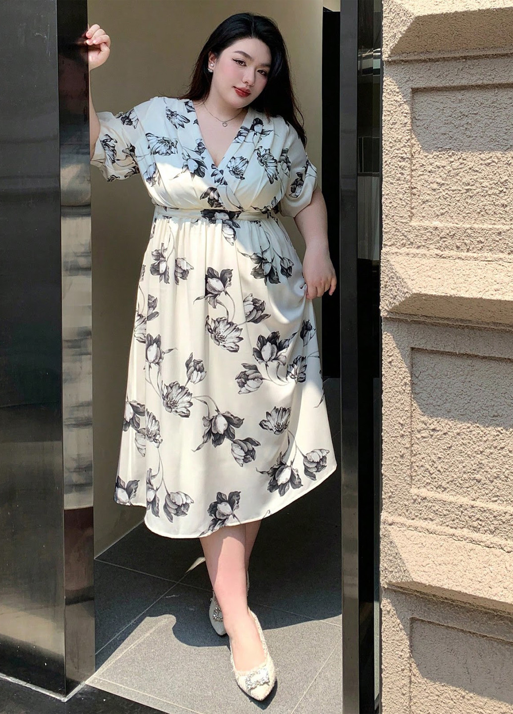 Білий кежуал сукня на запах SHEIN з квітковим принтом