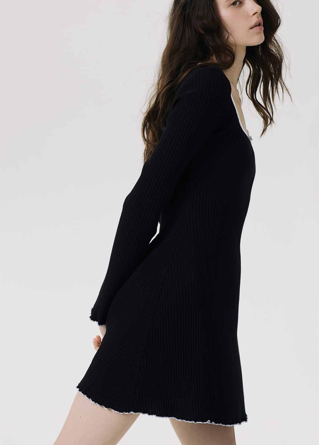 Черное кэжуал платье а-силуэт H&M однотонное