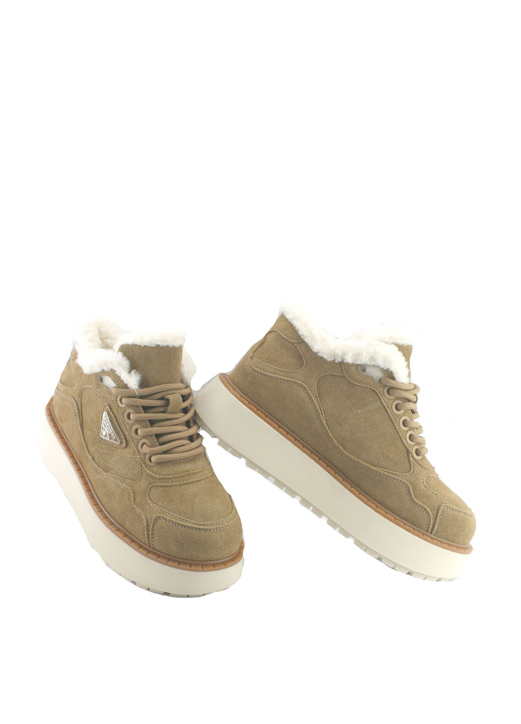 Зимние ботинки No Brand на тракторной подошве, с логотипом, с мехом, с белой подошвой из натуральной замши