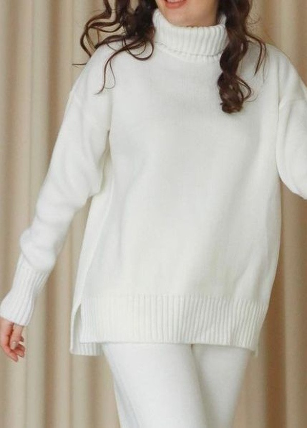 Белый зимний свитер с разрезами Berta Lucci