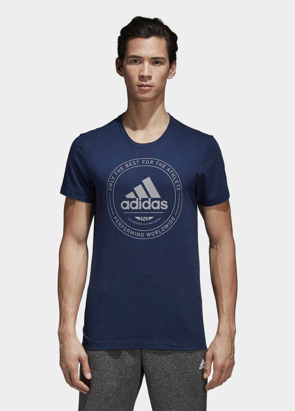 Темно-синяя футболка adidas