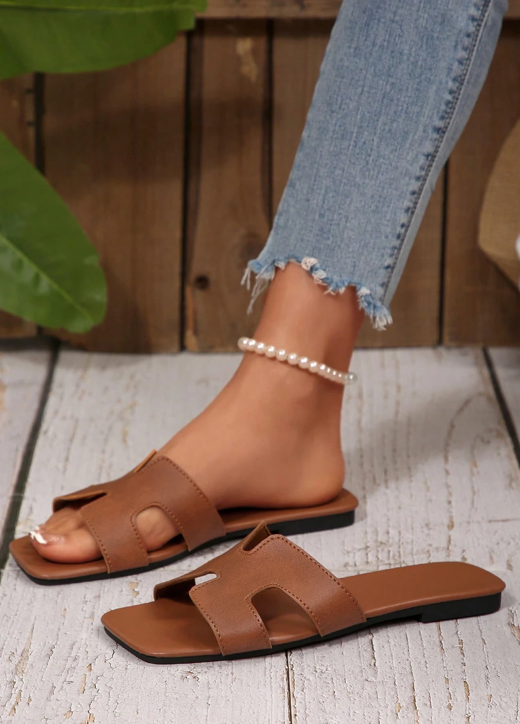 Коричневые шлепанцы SHEIN