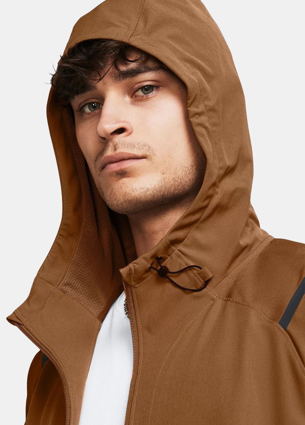 Світло-коричнева демісезонна вітровка Under Armour