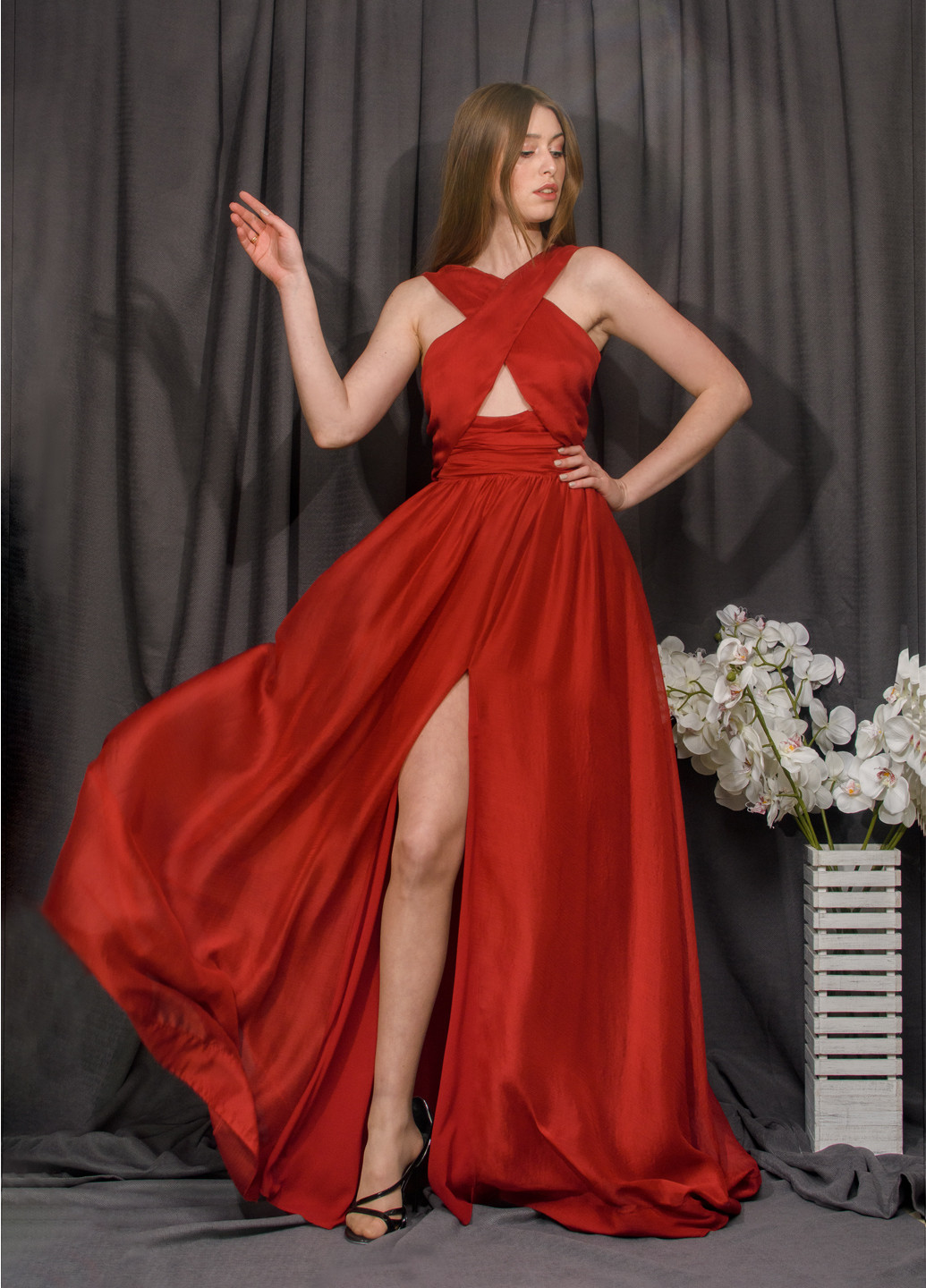 Червона вечірня червона максі сукня the label з пишною спідницею з відкритими плечима, а-силует, кльош, з пишною спідницею, з відкритою спиною Keepsake однотонна
