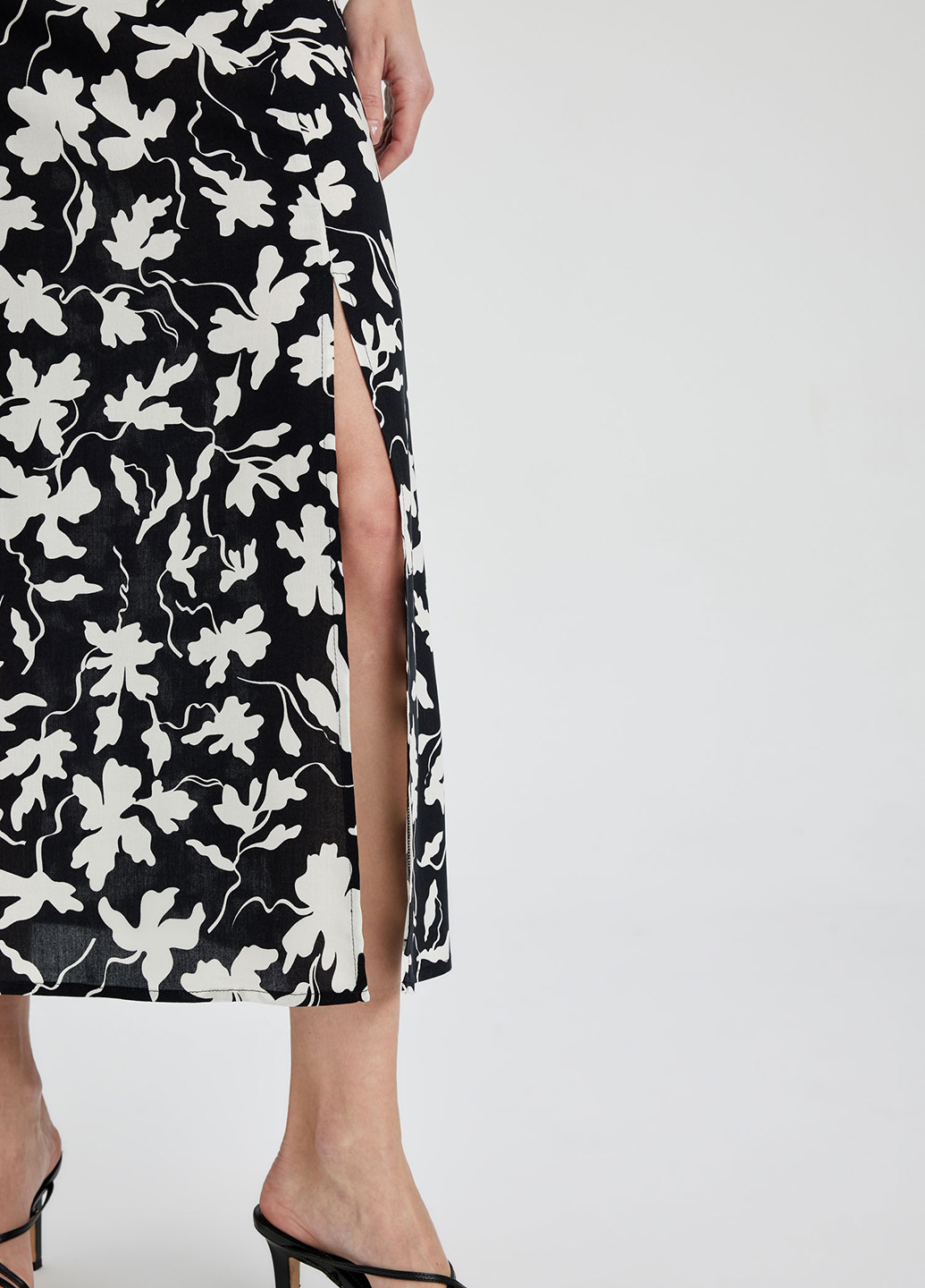 Черно-белая кэжуал цветочной расцветки юбка DeFacto а-силуэта (трапеция)