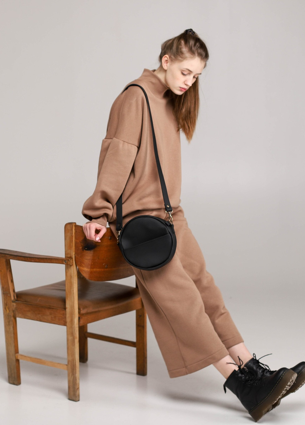 Кругла жіноча сумка через плече ручної роботи з натуральної вінтажної шкіри коричневого кольору Boorbon (253342350)