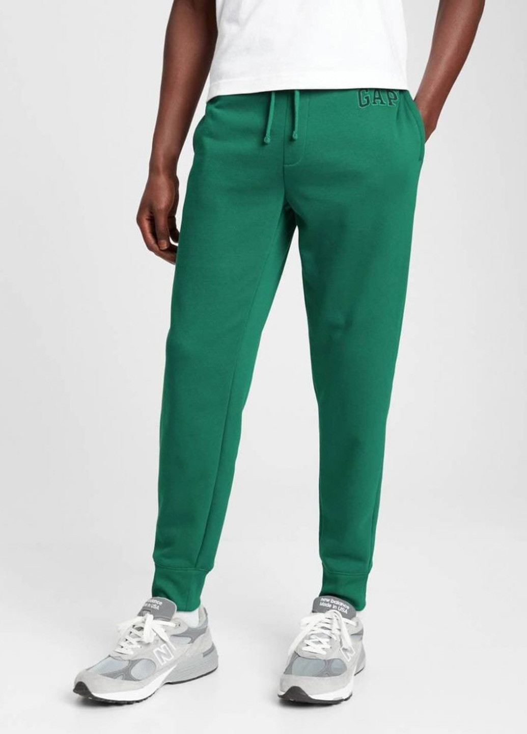 Зеленые спортивные демисезонные джоггеры брюки Gap