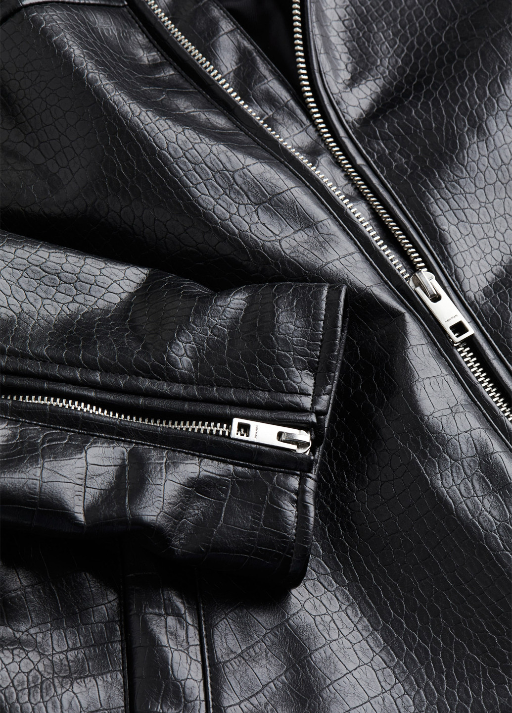 Черная демисезонная куртка H&M