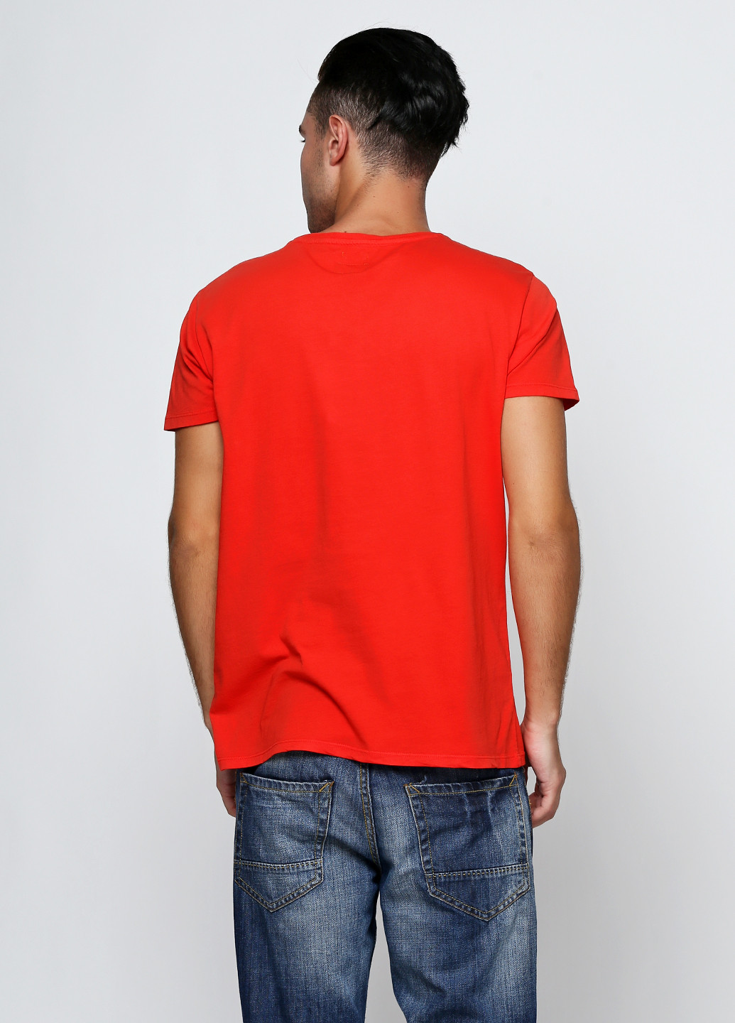 Красная футболка Armani