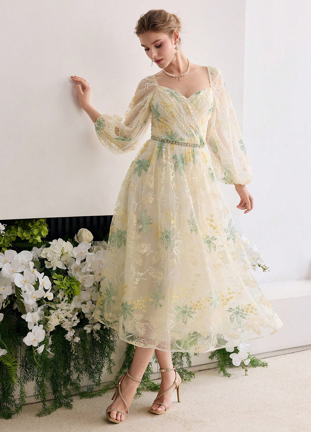 Кремовое праздничный, вечернее платье клеш SHEIN с цветочным принтом