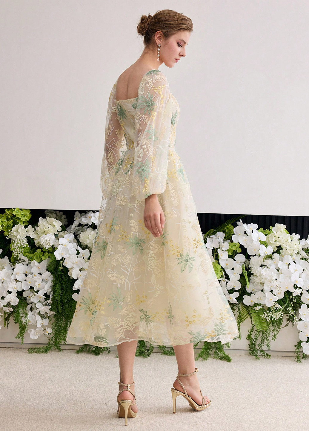 Кремовое праздничный, вечернее платье клеш SHEIN с цветочным принтом