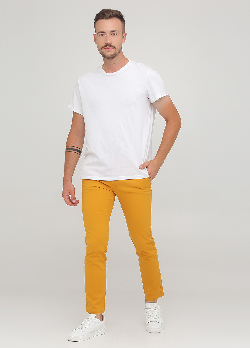 Желтые кэжуал демисезонные чиносы брюки United Colors of Benetton