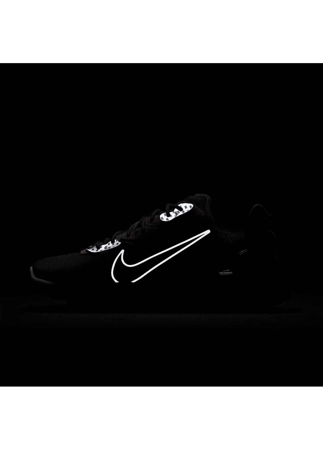 Чорно-білі кросівки всесезон Nike