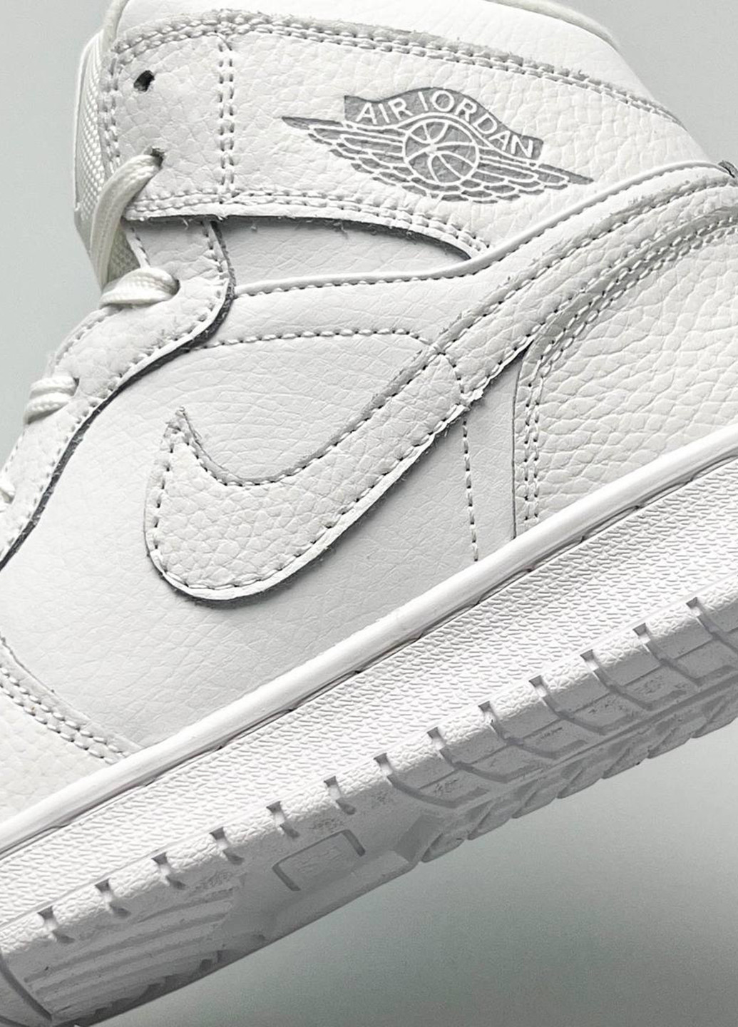 Белые всесезонные кроссовки Nike Jordan 1 X High All White