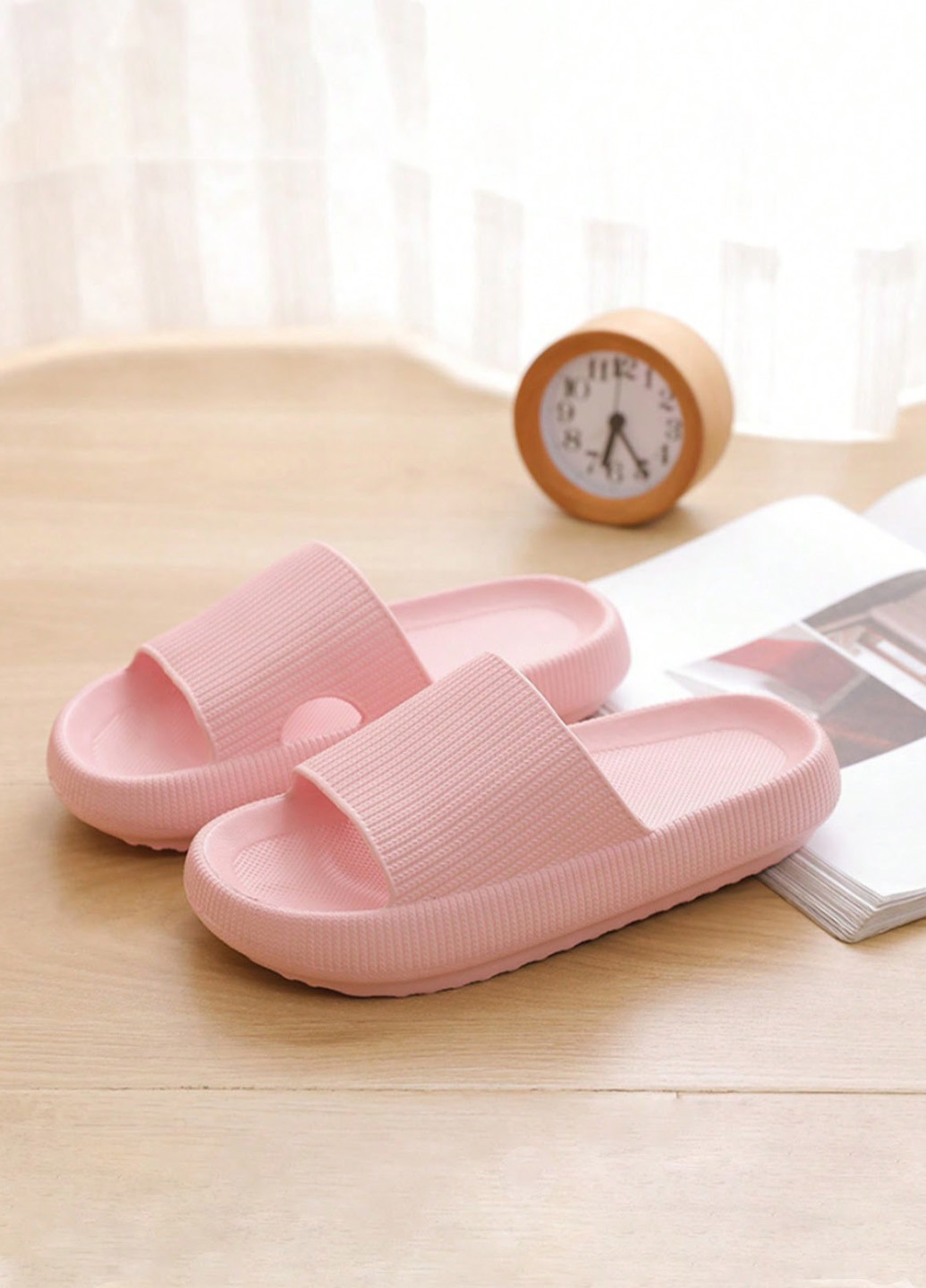 Светло-розовые шлепанцы SHEIN