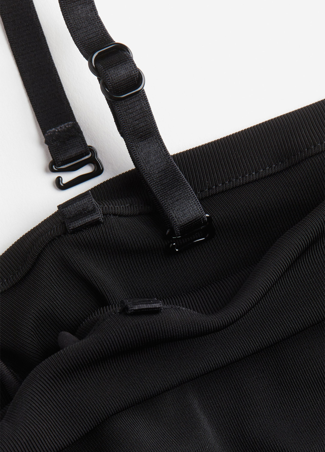 Черное вечернее, кэжуал платье с открытыми плечами H&M Studio однотонное