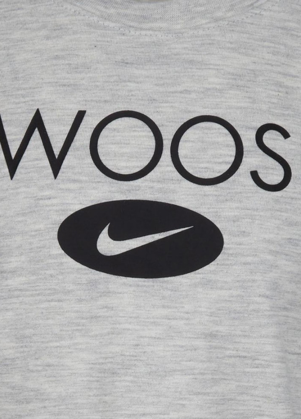 Серая летняя футболка Nike