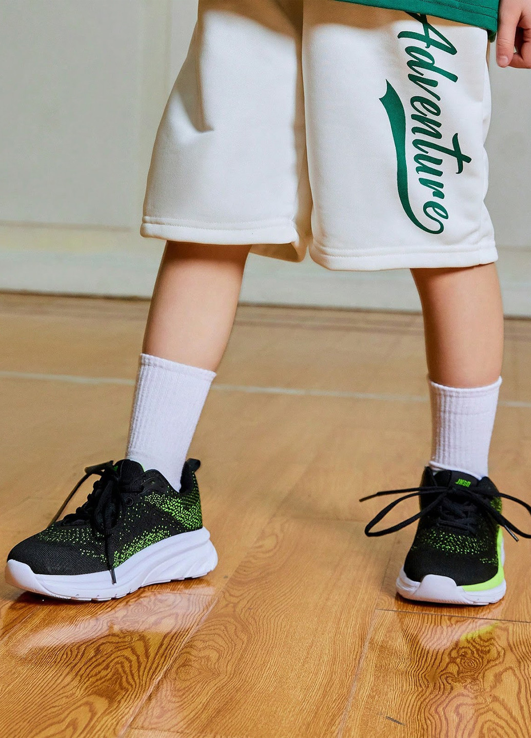 Черно-белые демисезонные кроссовки SHEIN