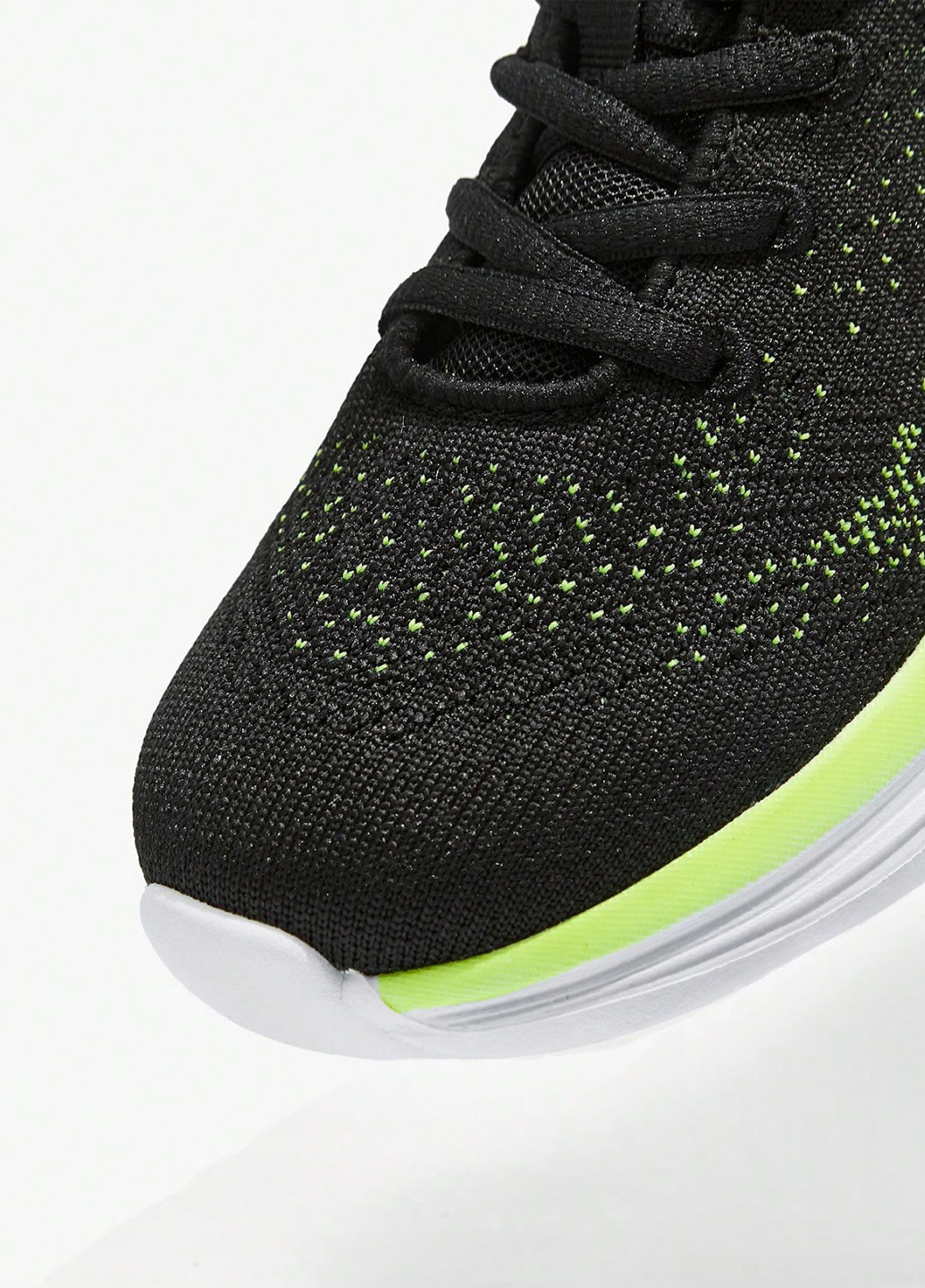 Черно-белые демисезонные кроссовки SHEIN