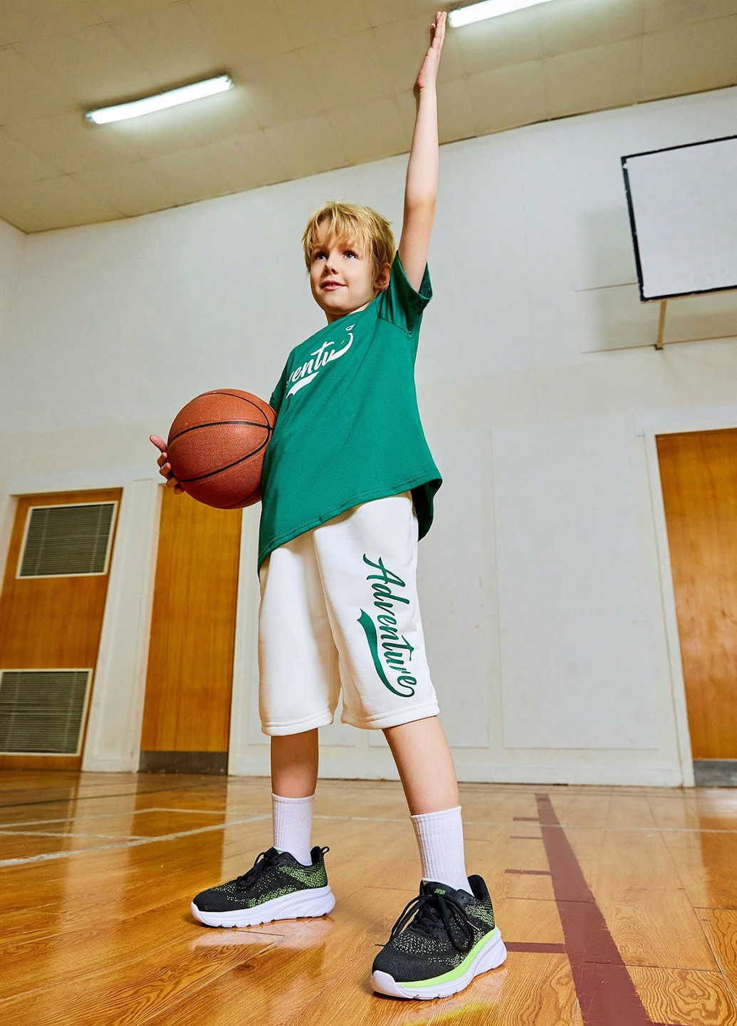 Черно-белые демисезонные кроссовки SHEIN