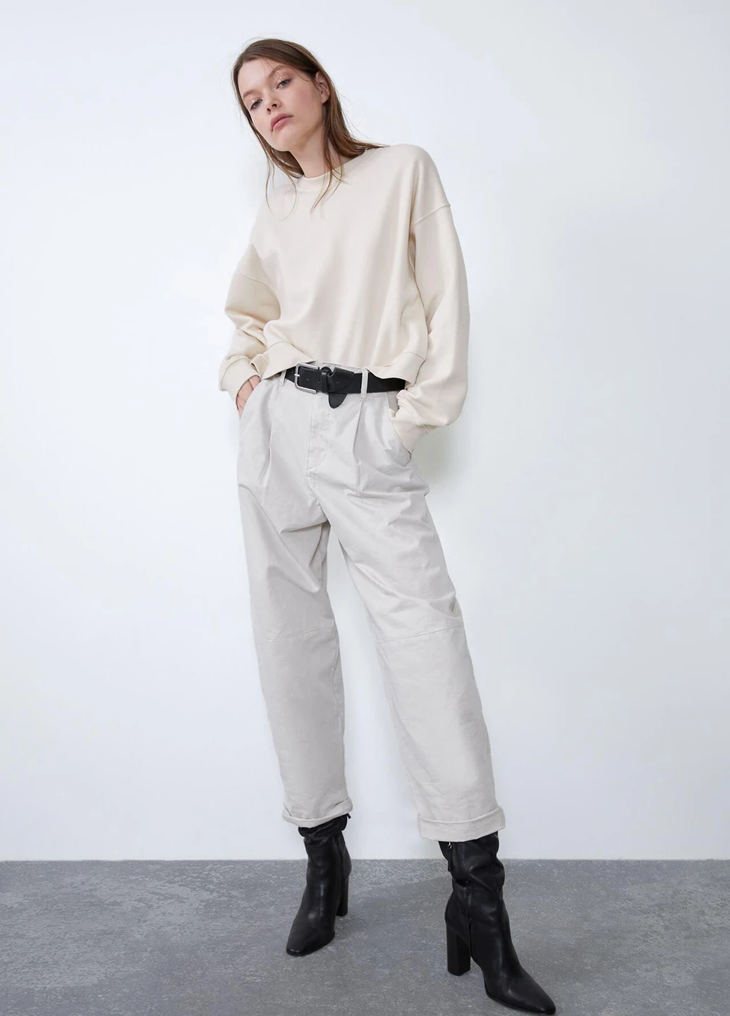 Молочний світшот Zara однотонний без декору (252197372)
