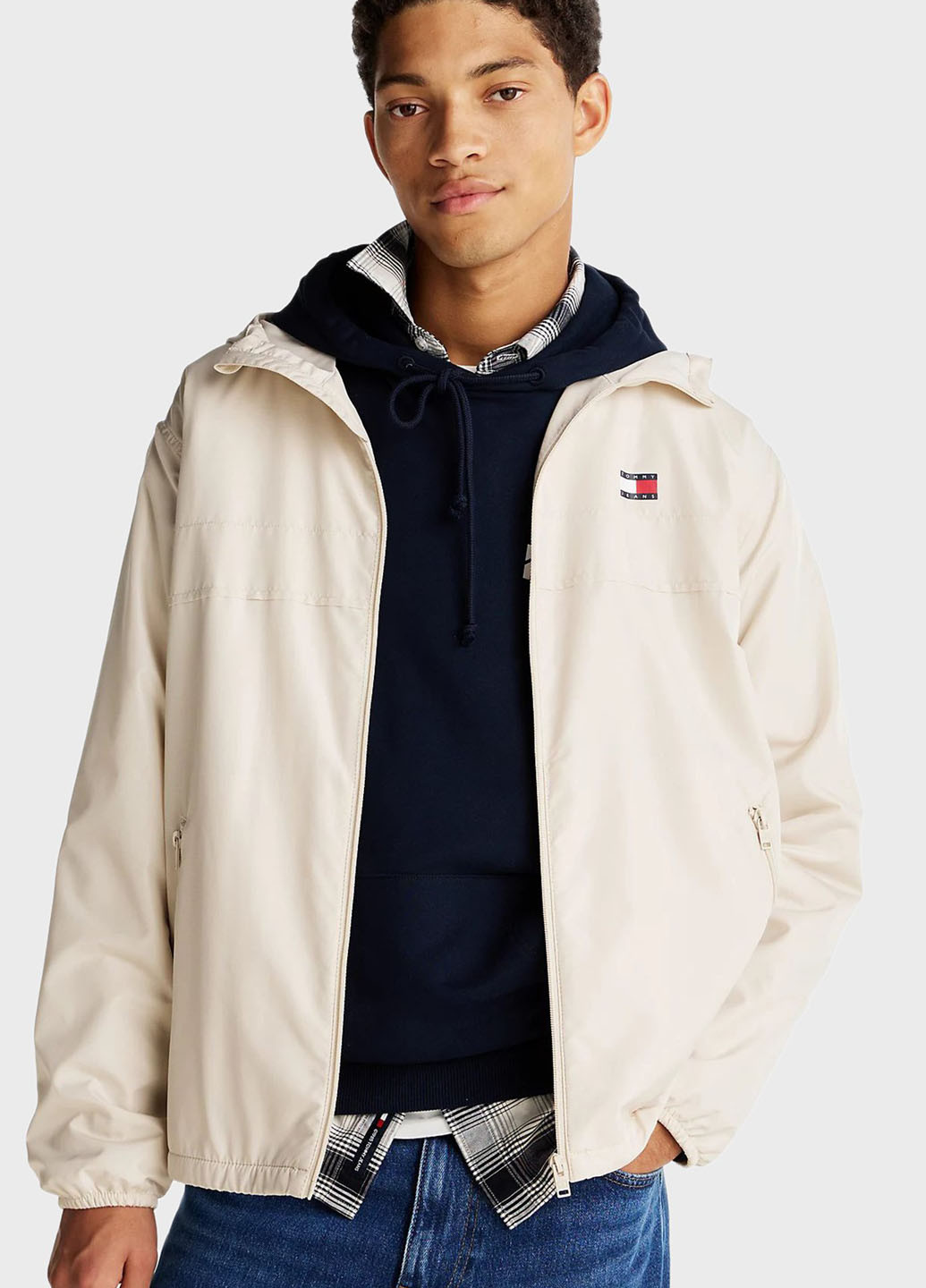 Бежевая демисезонная ветровка Tommy Jeans