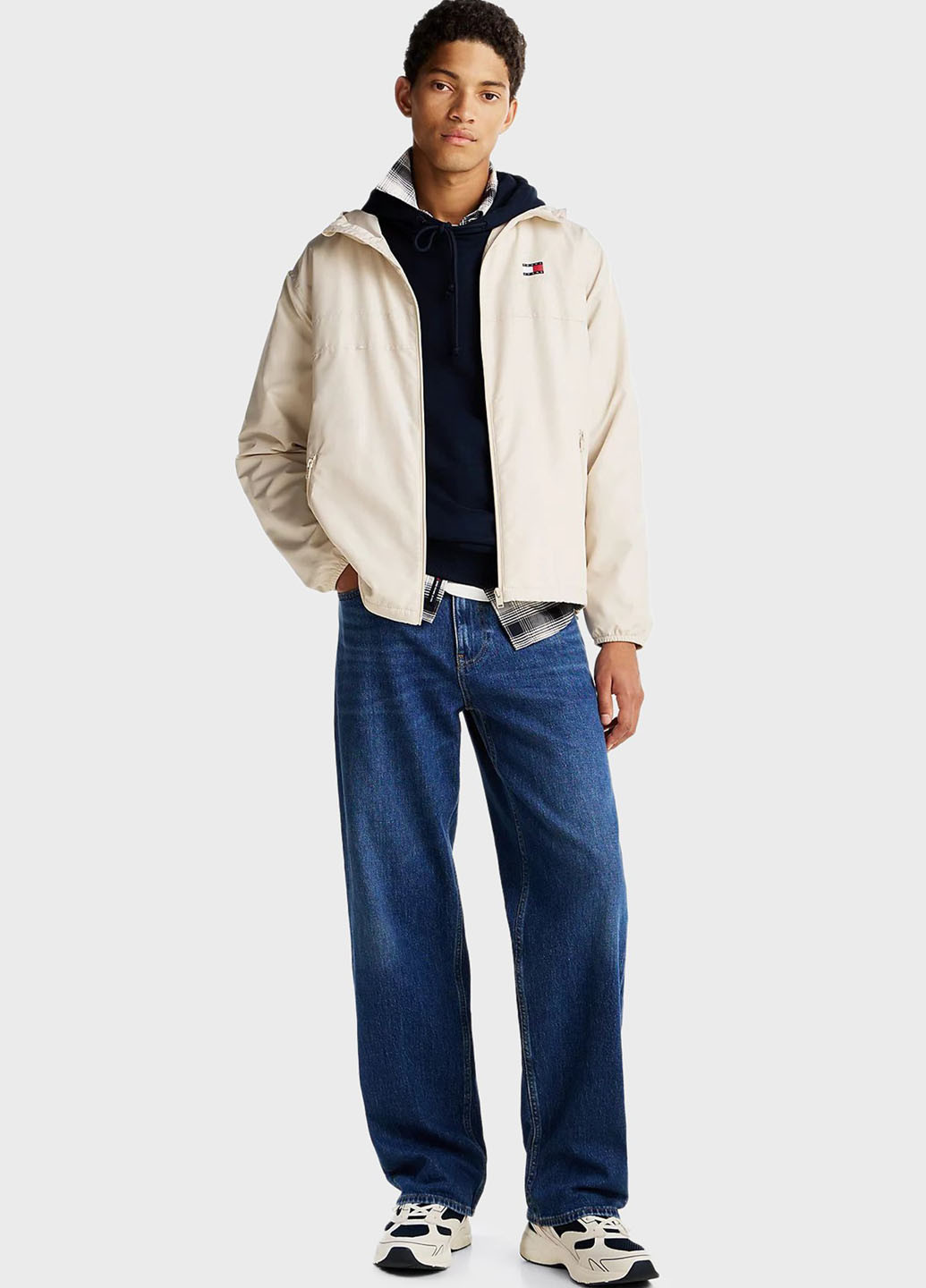 Бежевая демисезонная ветровка Tommy Jeans