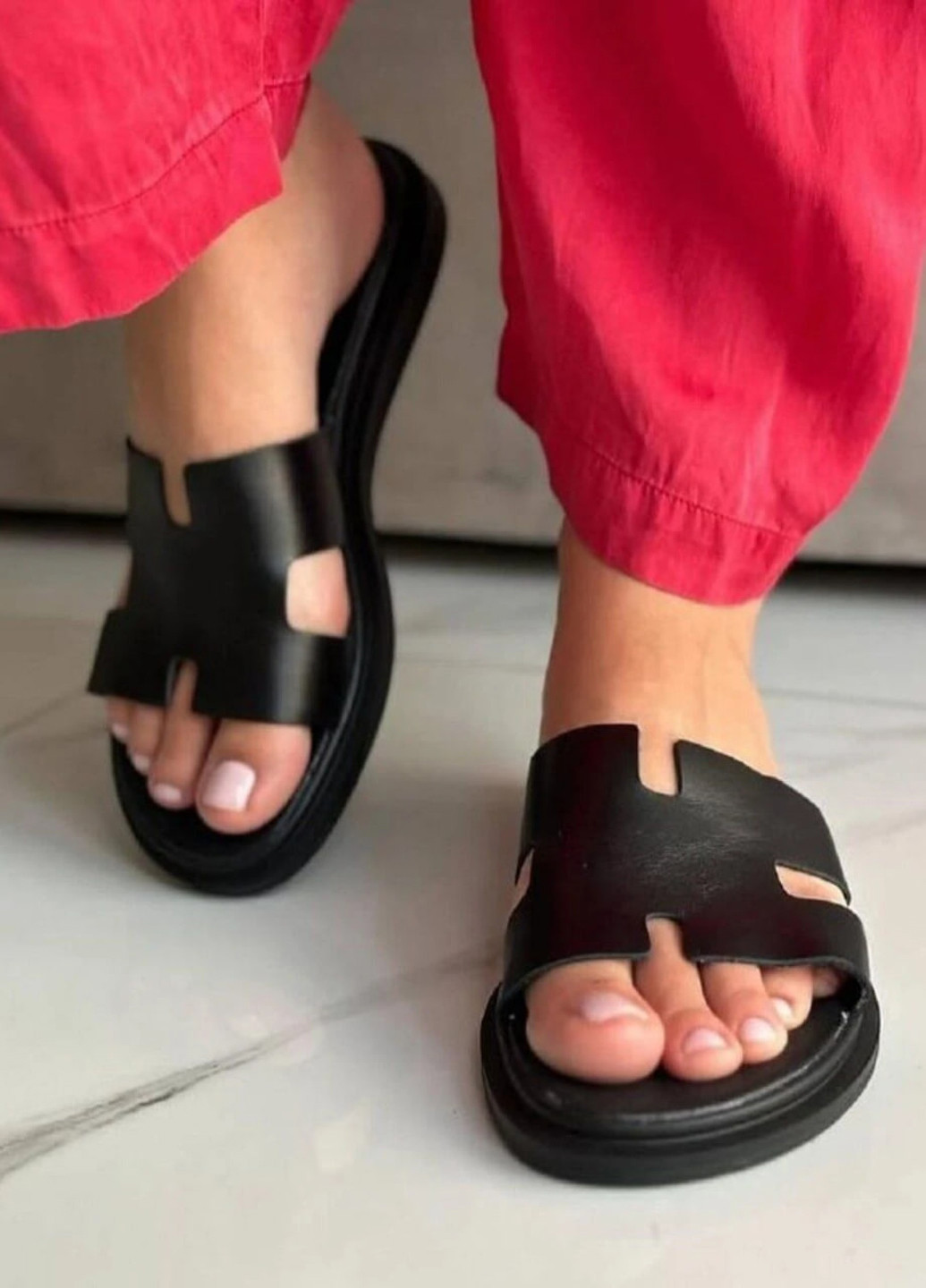 Черные шлепанцы Garti