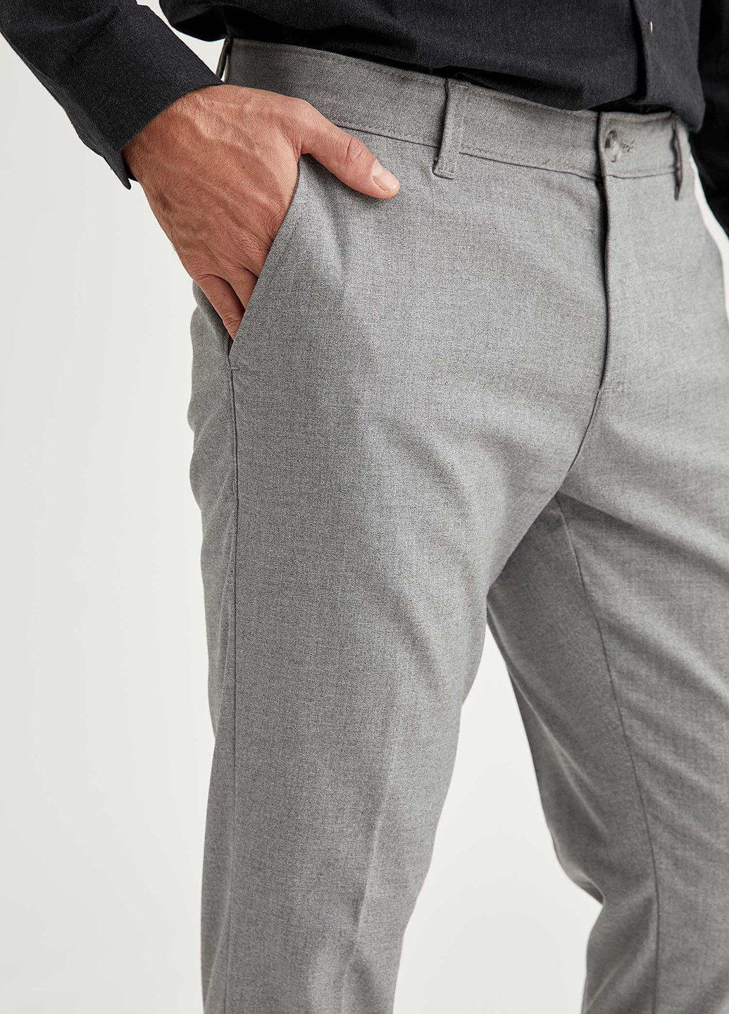 Светло-серые классические демисезонные прямые брюки DeFacto