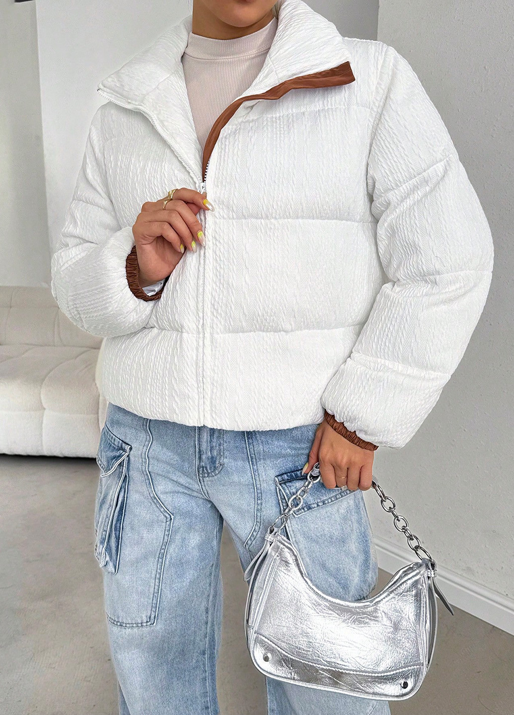 Белая зимняя куртка SHEIN