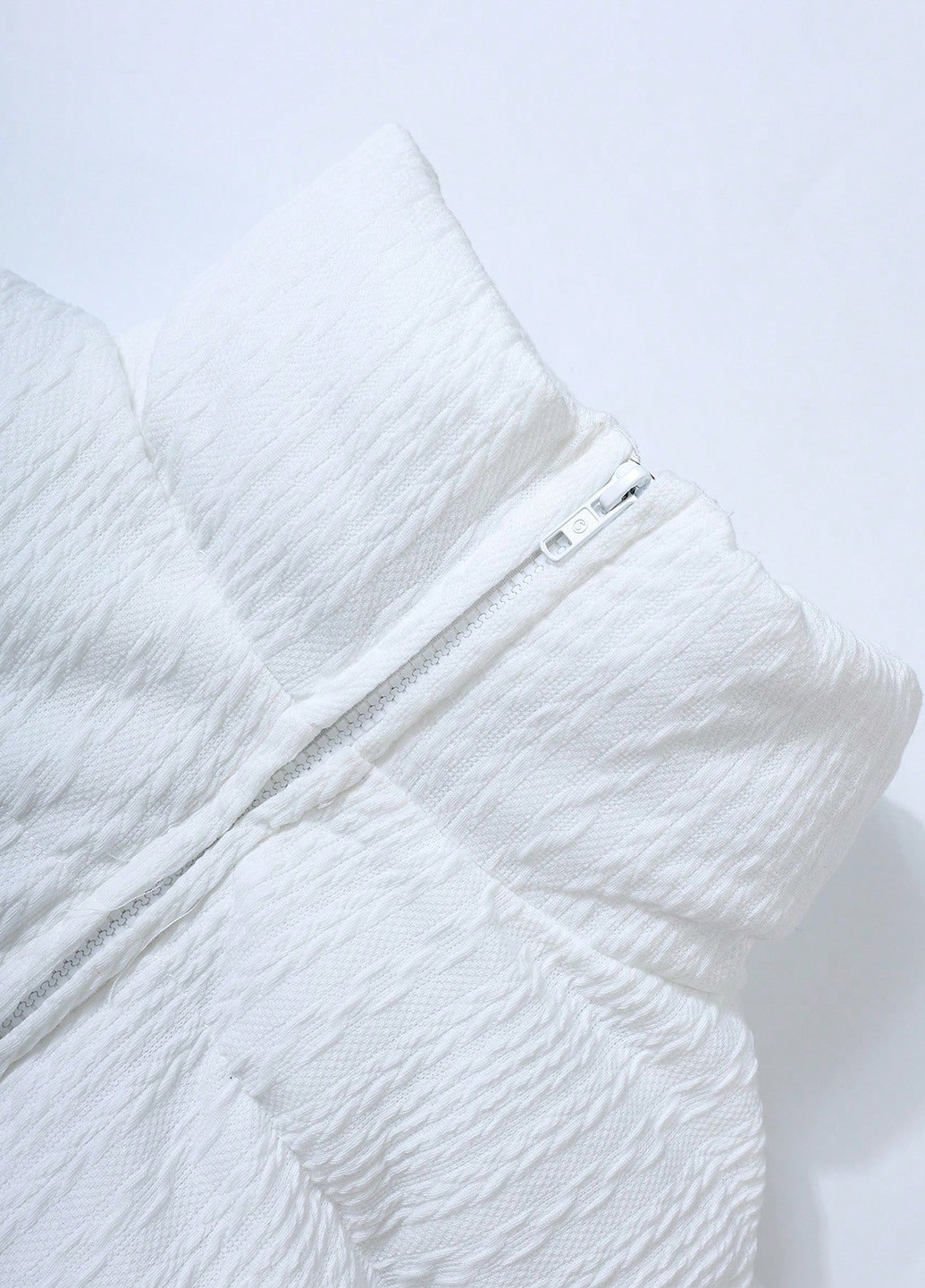 Белая зимняя куртка SHEIN