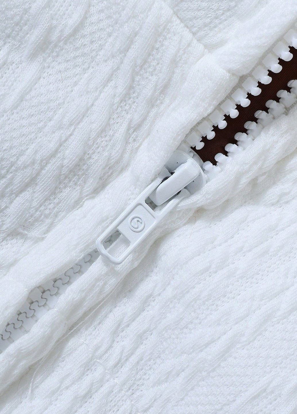 Белая зимняя куртка SHEIN