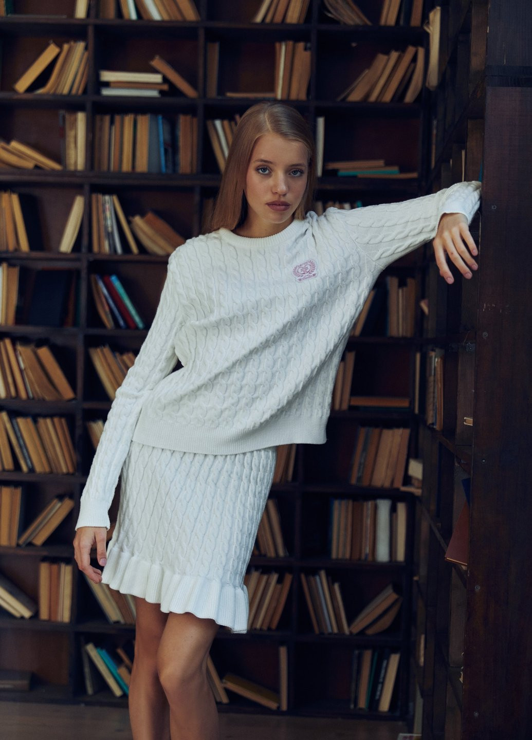 Белый демисезонный комплект (свитер, юбка) Gepur