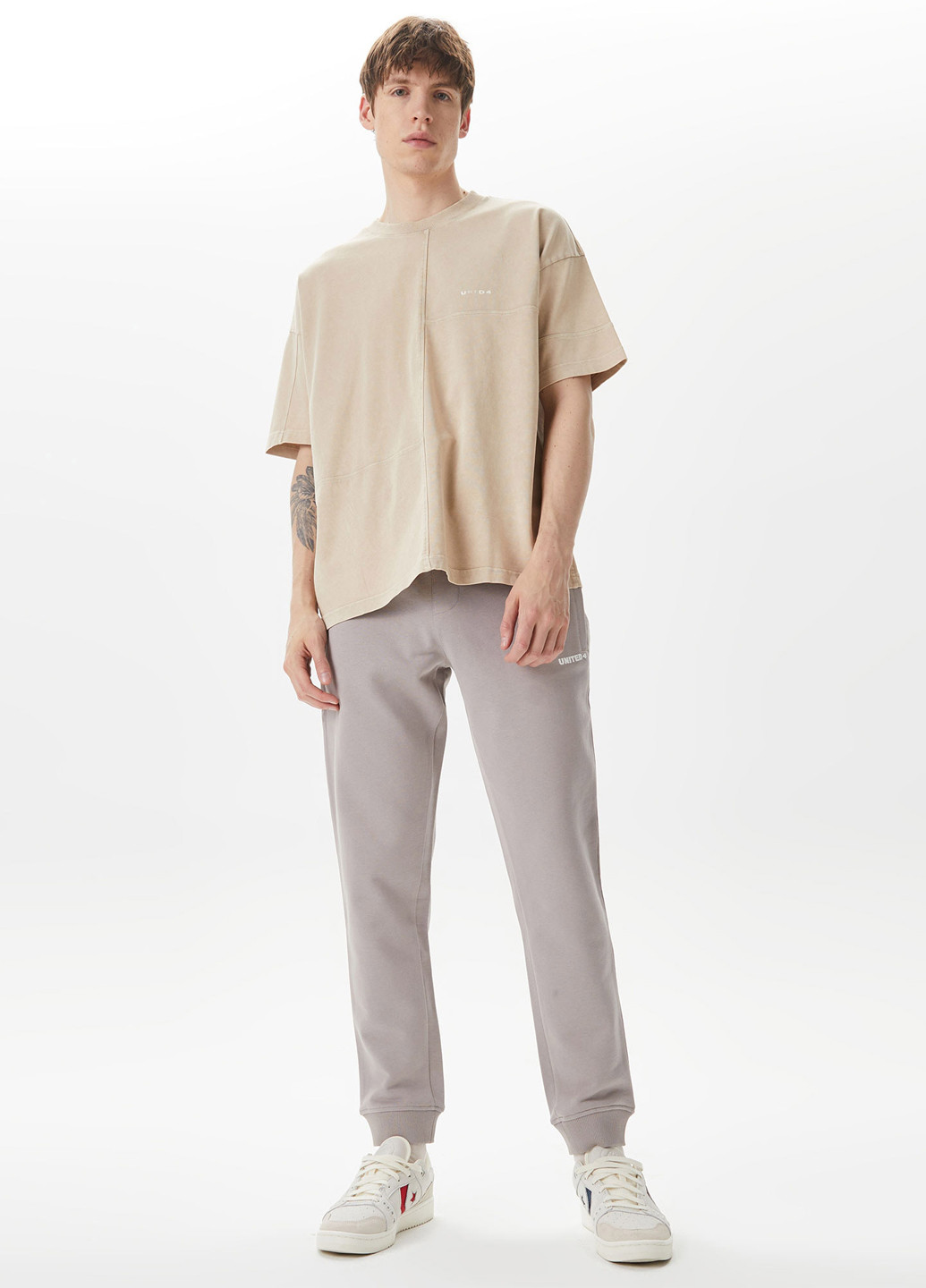 Светло-бежевая футболка UNITED4